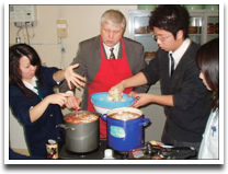 札幌大学ロシア語学科との高大連携。ロシア人教授による、ロシア語や文化の授業。