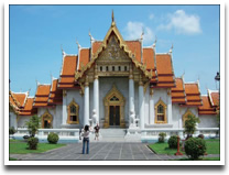 修学旅行はタイ王国へ。 タイ王国からの訪問も受け入れ親睦を図る。
